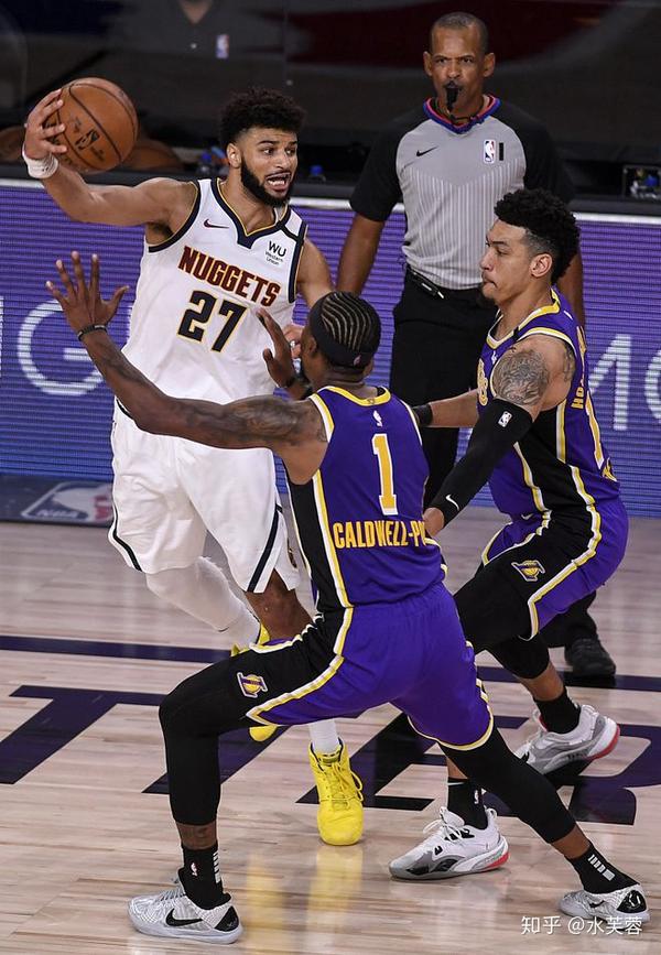 哈希官网 -转折点费耶诺德手感冰凉，荷甲转会期攻防权衡，引发热议，更衣室氛围转暖的简单介绍