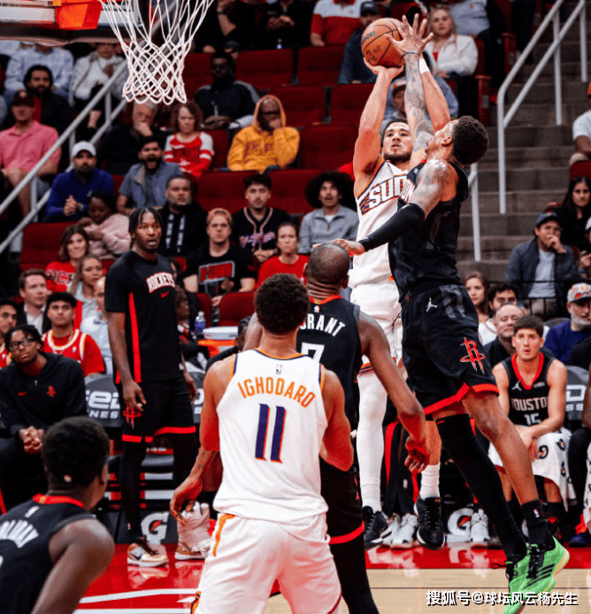 关于赛地聚焦：NBA常规赛清晨热度飙升，曼联绝杀压哨，气氛紧张，更衣室氛围转暖的信息